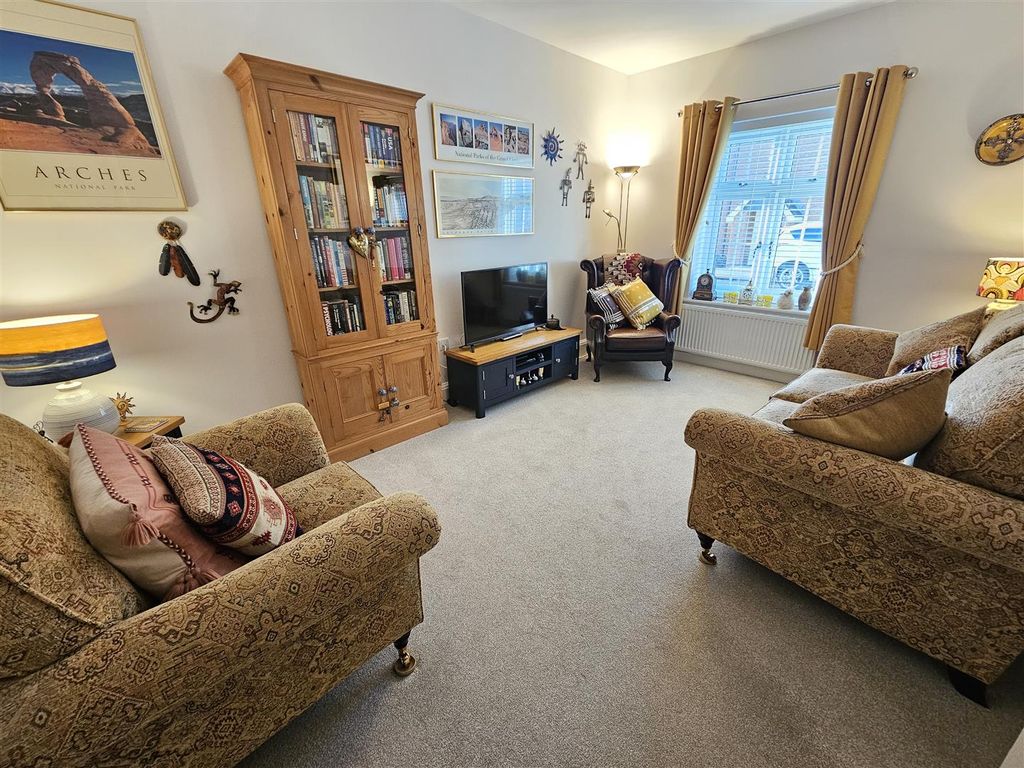 Property photo 2 of 20 Lounge.Jpg