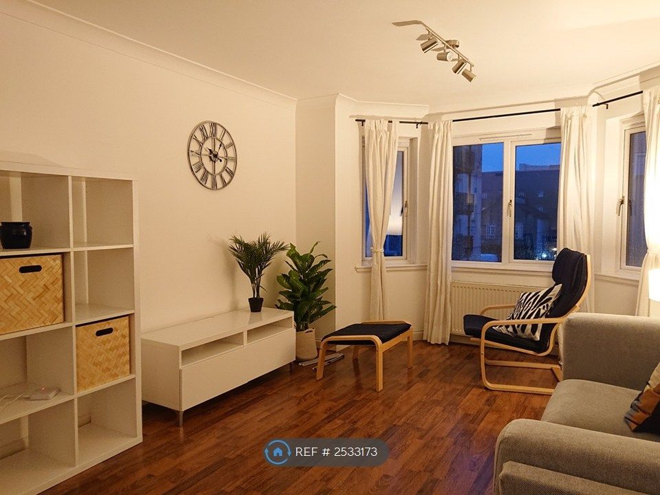 Property photo 3 of 15 Lounge