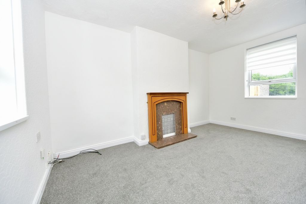 Property photo 3 of 17 Photo