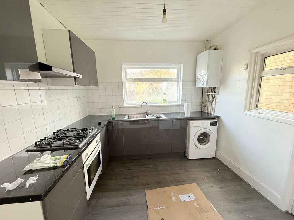 Property photo 1 of 10 Three Bedroom House Seven King School Catchement Area- £2450 Pcm