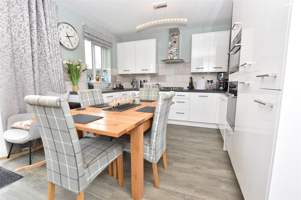 Property photo 3 of 21 Kitchen Dining Room