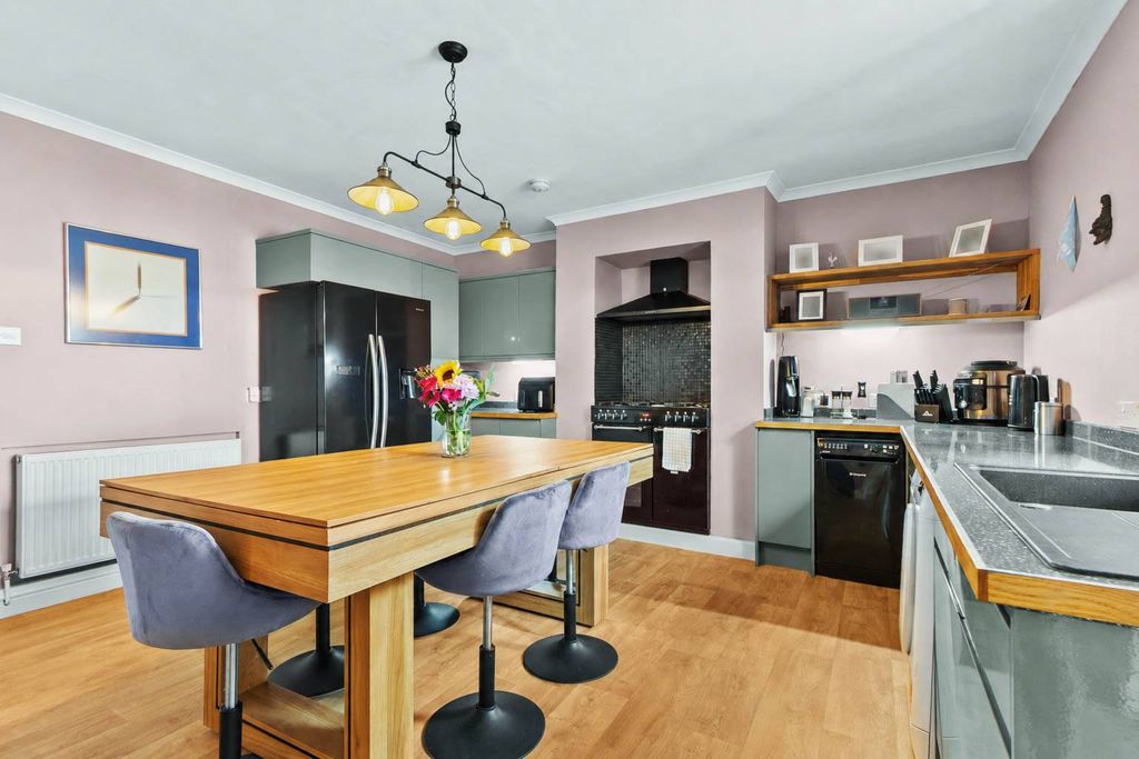 Property photo 3 of 19 Kitchen / Diner