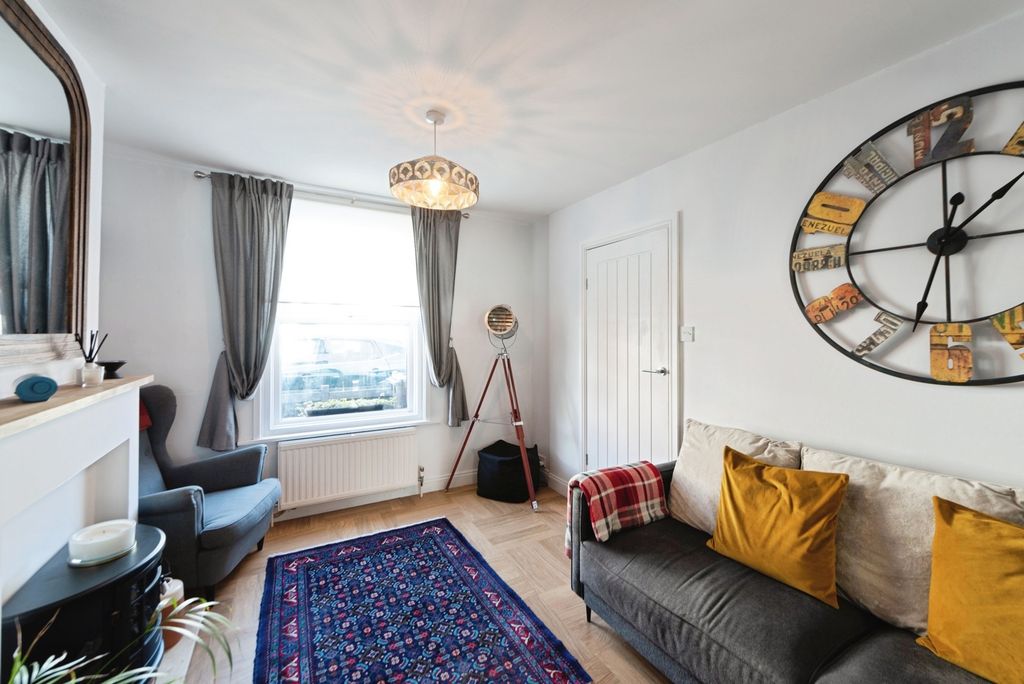 Property photo 3 of 17 Pbox-Img.Jpg