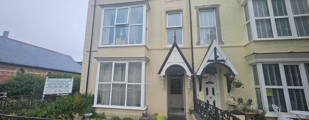 Property photo 1 of 5