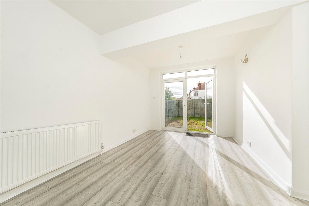 Property photo 3 of 11 Picture No. 01