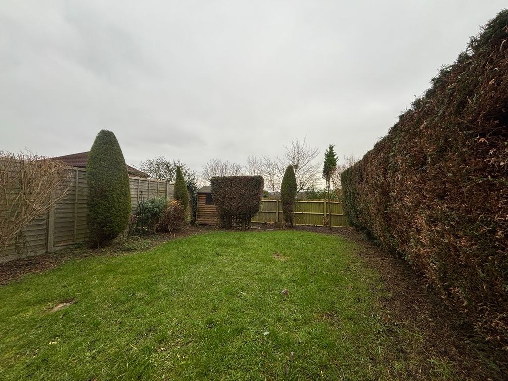 Property photo 2 of 12 Garden