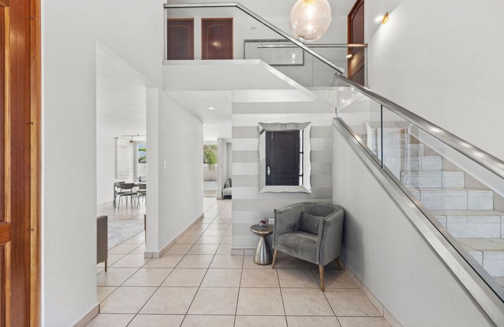 Property photo 3 of 45