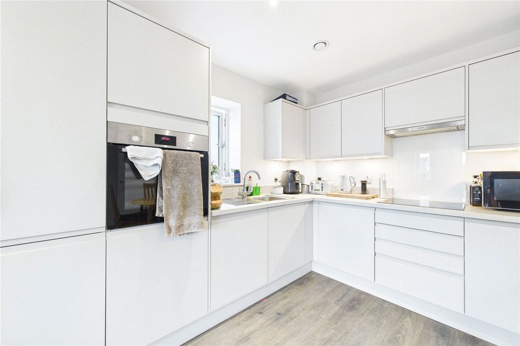 Property photo 3 of 11 Kitchen