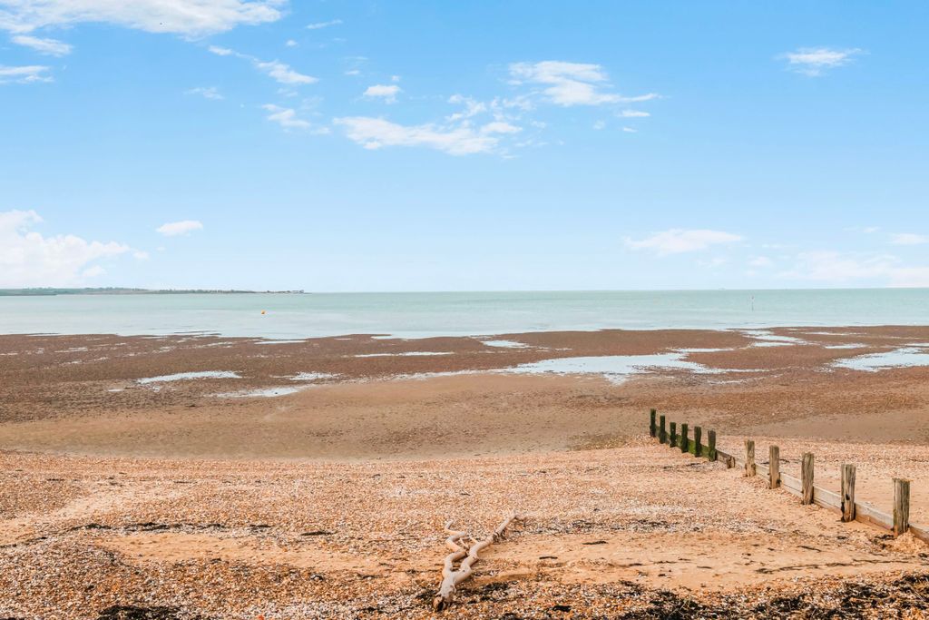 Property photo 2 of 22