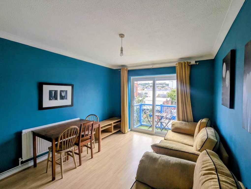 Property photo 2 of 12 Lounge