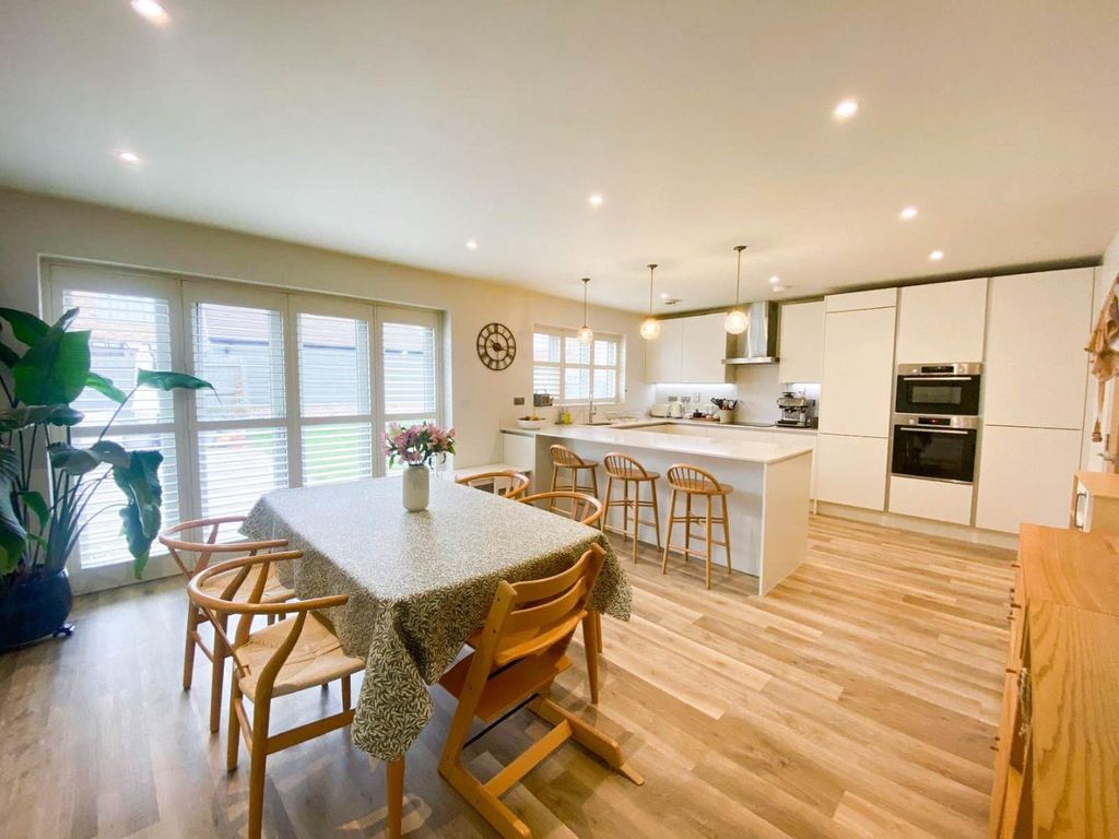 Property photo 2 of 18 90B6Eb30-dc52-46cc-999F-7919Aaa506B6.Jpg