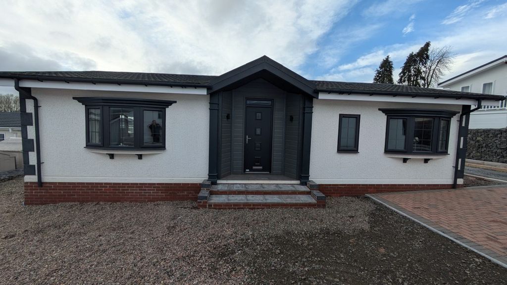 Property photo 1 of 10 Main External.Jpg