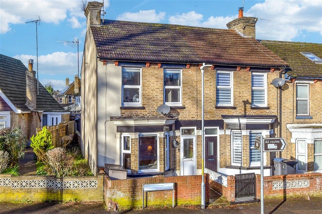 Property photo 1 of 14 External Front Web..
