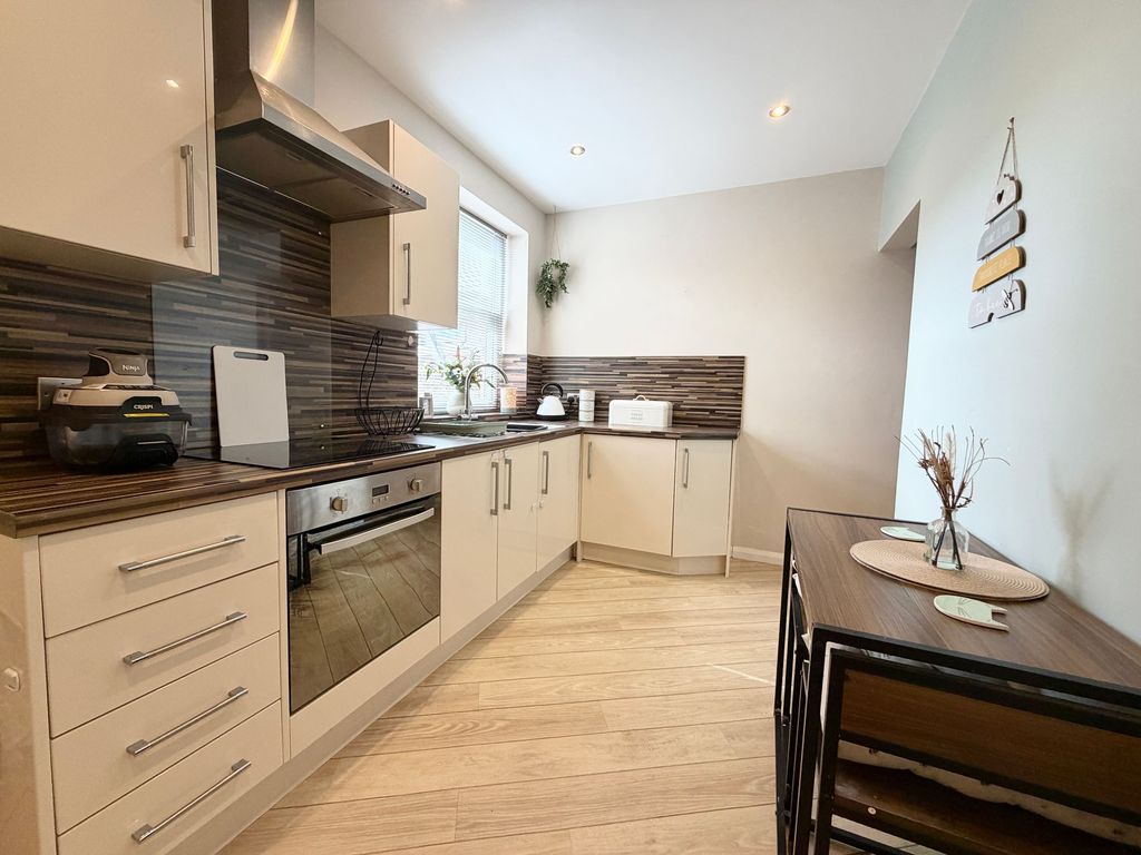Property photo 3 of 13 Kitchen