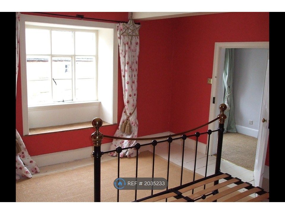 Property photo 2 of 28 Master Bed 1 (5m x 5m Approx)