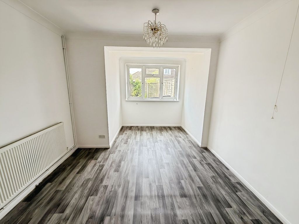 Property photo 3 of 18 Dining Room/Bedroom