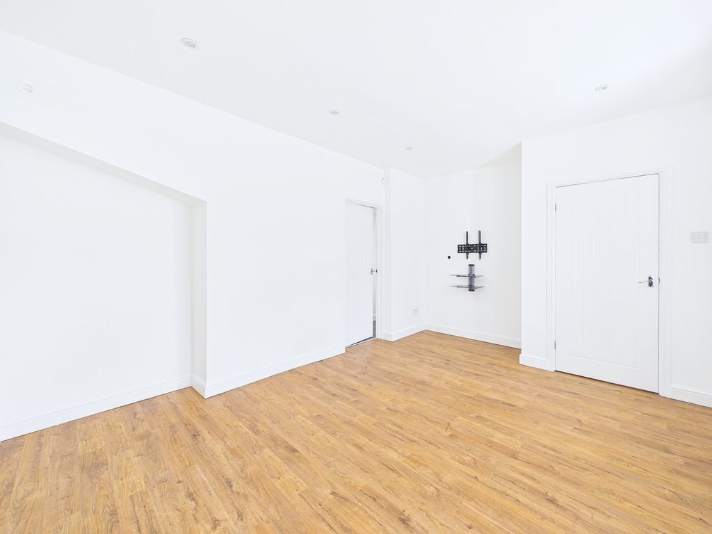 Property photo 3 of 33