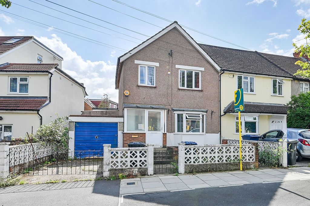 Property photo 1 of 11