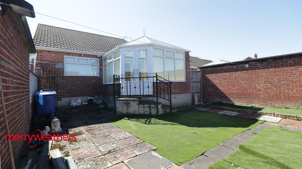 Property photo 3 of 11 External