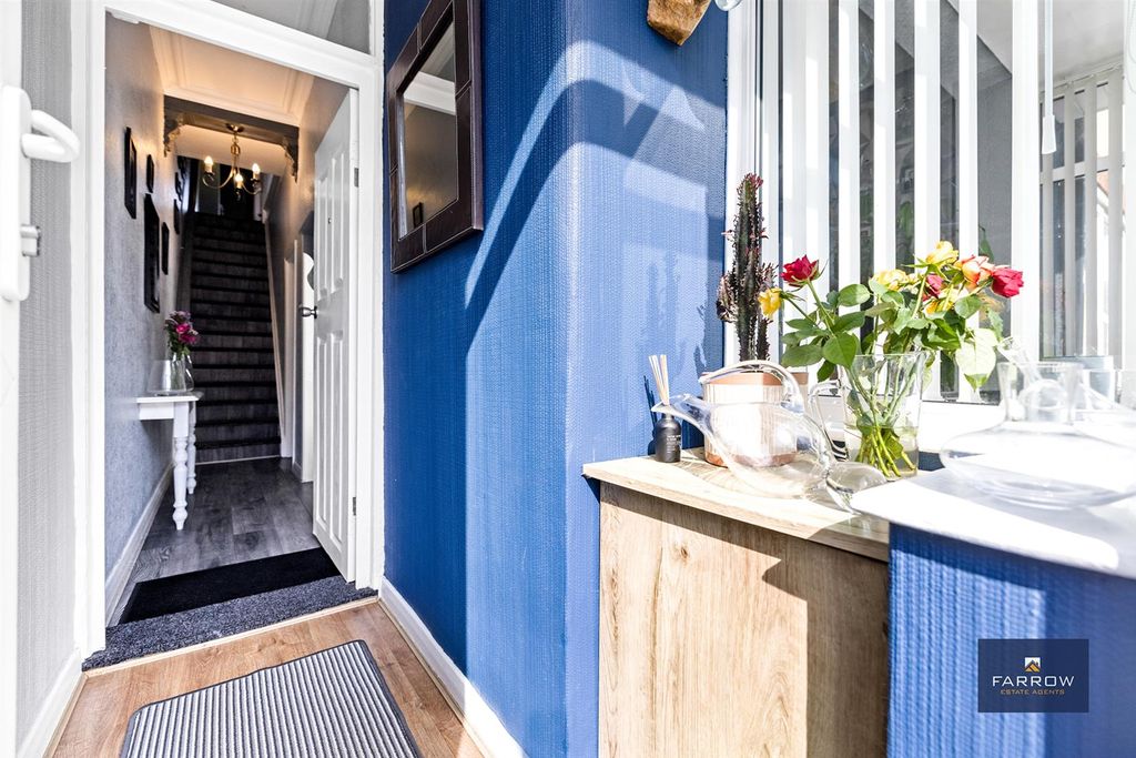 Property photo 2 of 32 Entrance