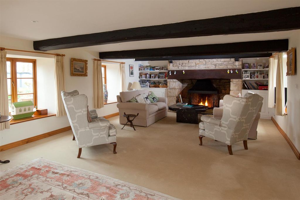 Property photo 3 of 23 Sitting Room