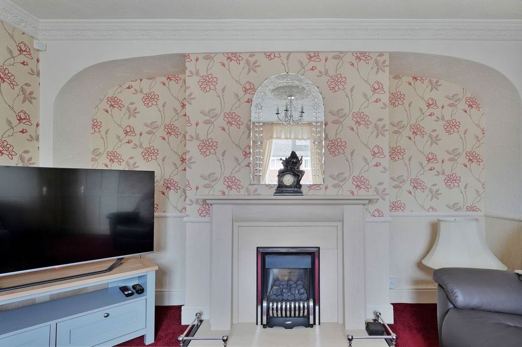 Property photo 2 of 28