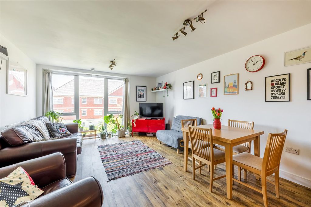 Property photo 2 of 29 Flat 30, Southdown House -4.Jpg