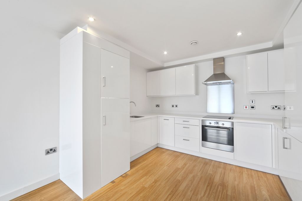Property photo 2 of 10 Kitchen
