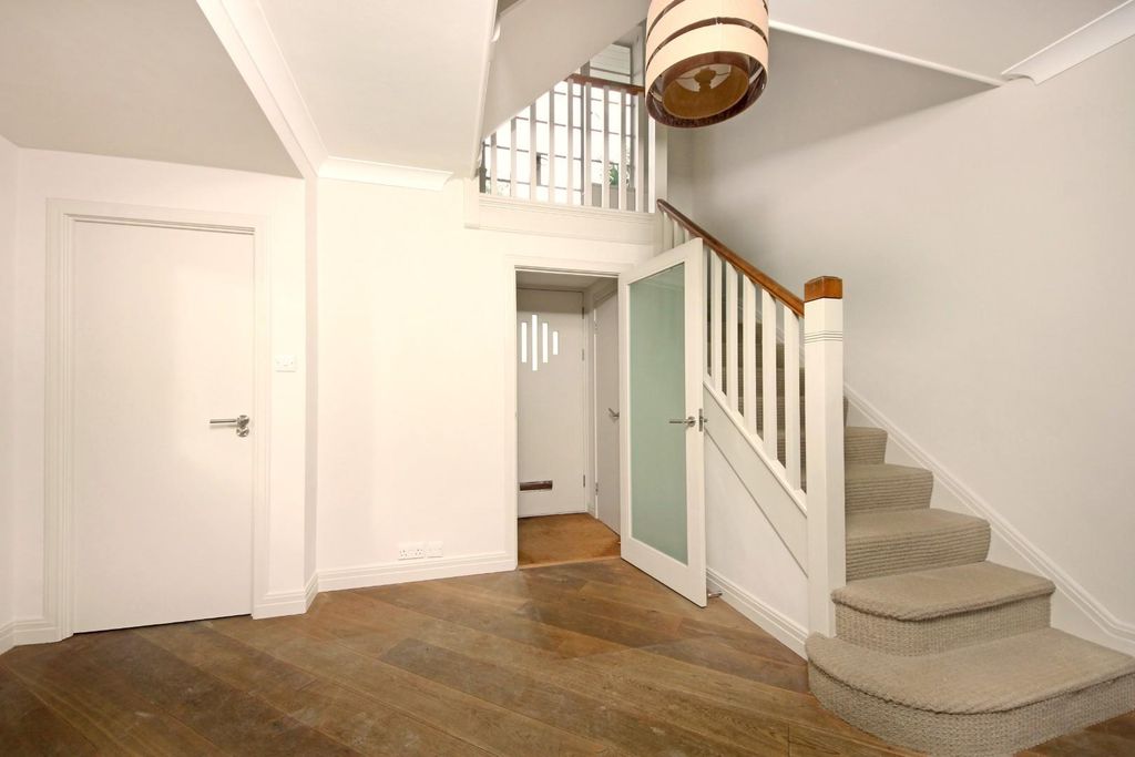 Property photo 2 of 23