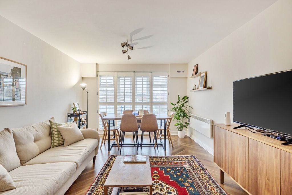 Property photo 2 of 21 1400568-8-6968Fbf...