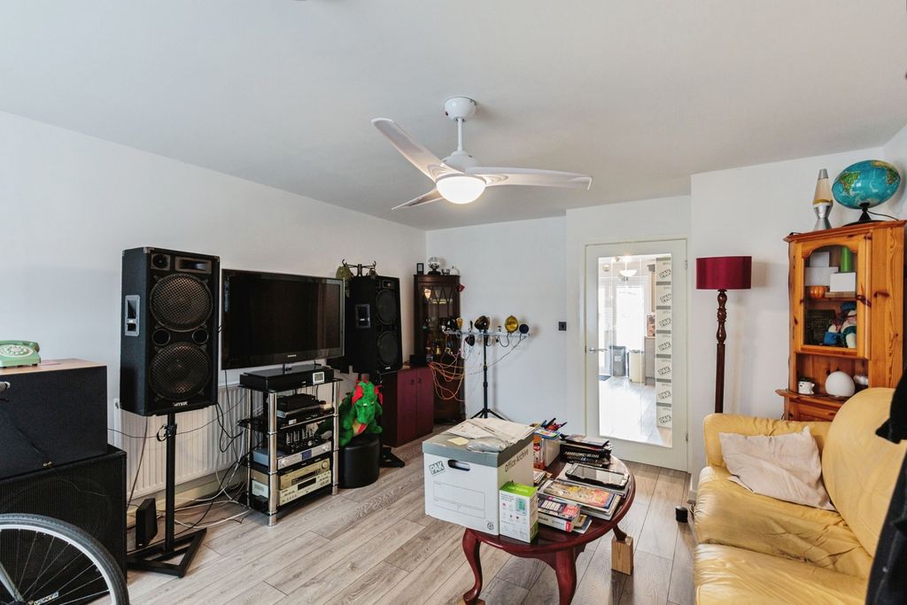 Property photo 3 of 18 Pbox-Img.Jpg