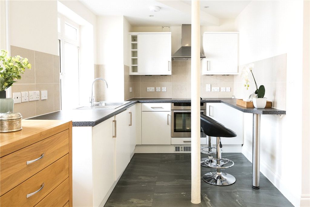 Property photo 2 of 5 Picture No. 12