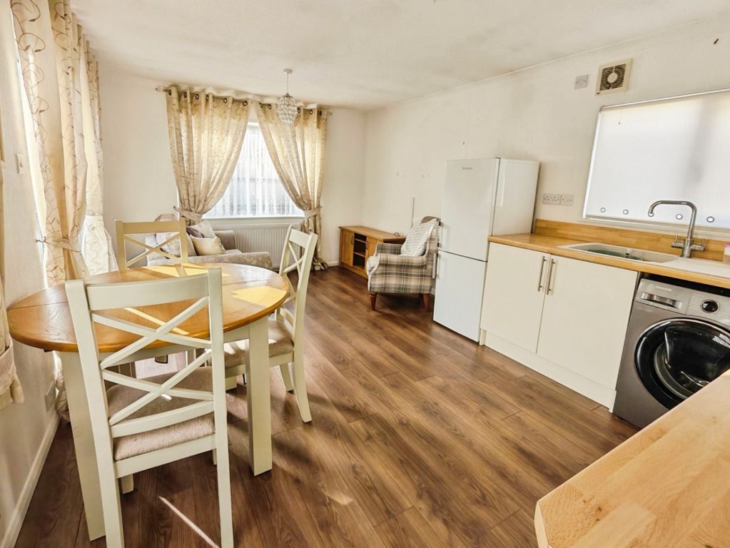 Property photo 2 of 8 4858653