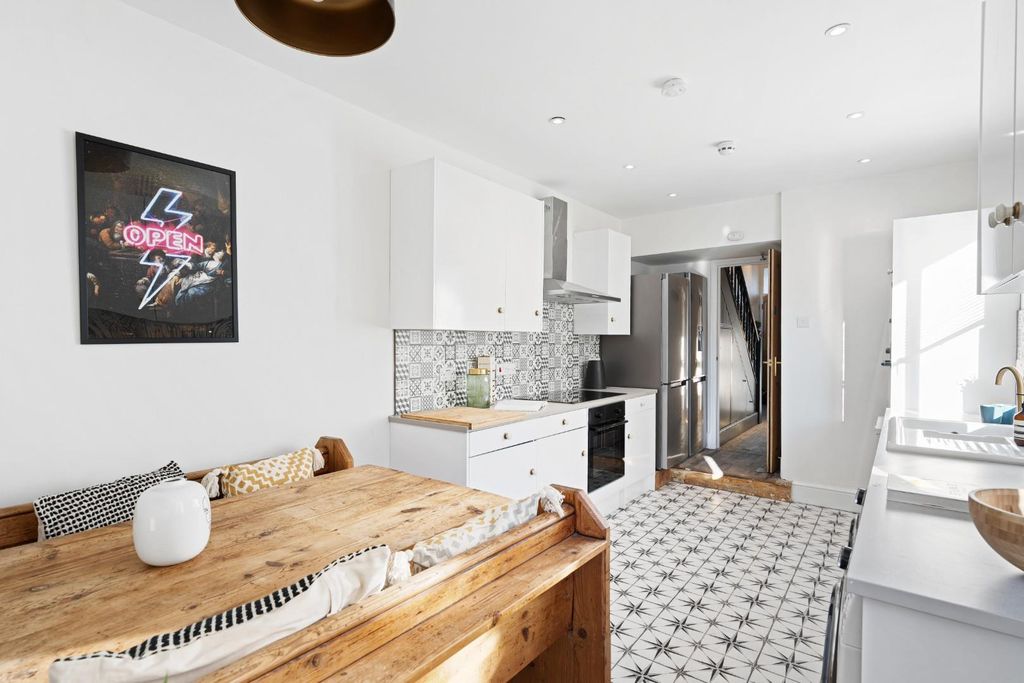 Property photo 2 of 19 16.Jpg