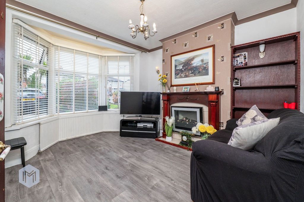 Property photo 2 of 31