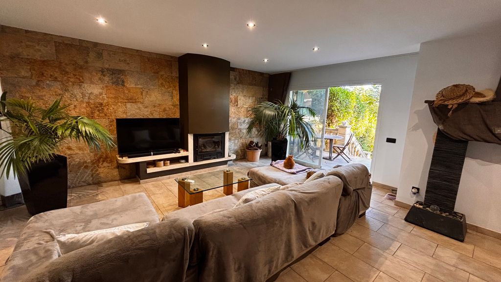 Property photo 3 of 18 3 Img_6294.Jpg