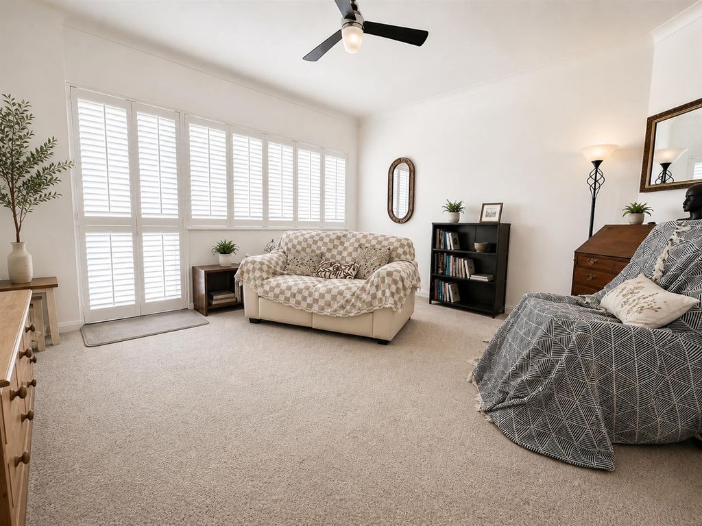 Property photo 3 of 11 Lounge.Png