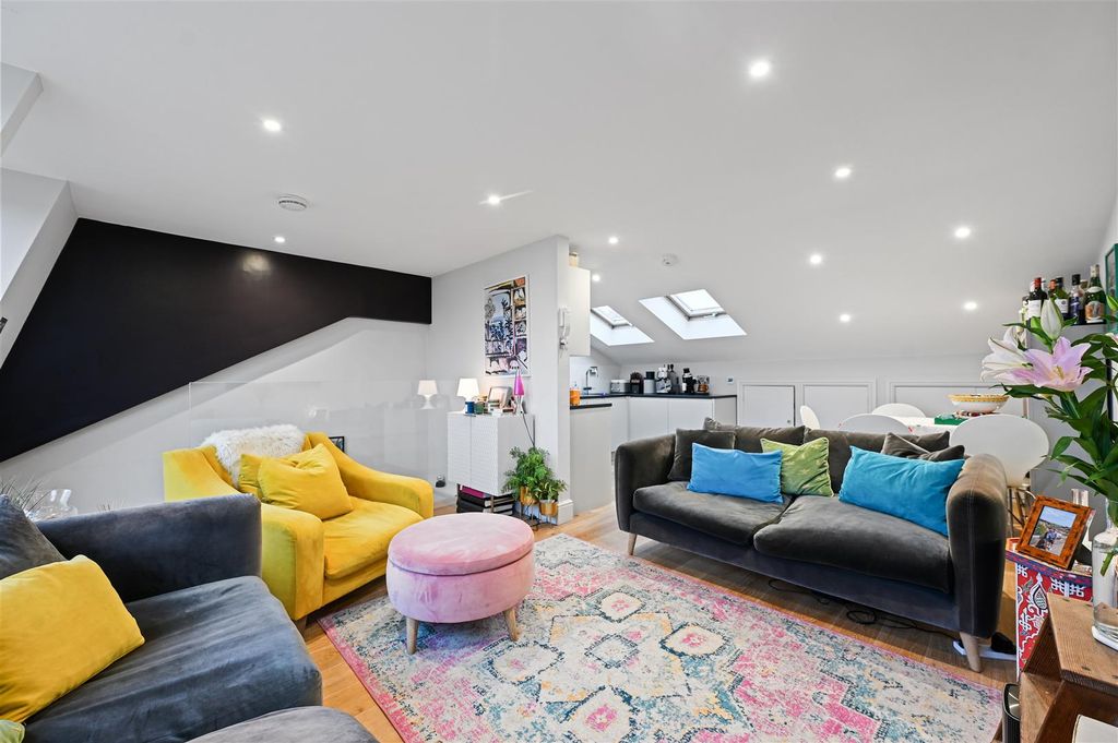 Property photo 2 of 12 Reception