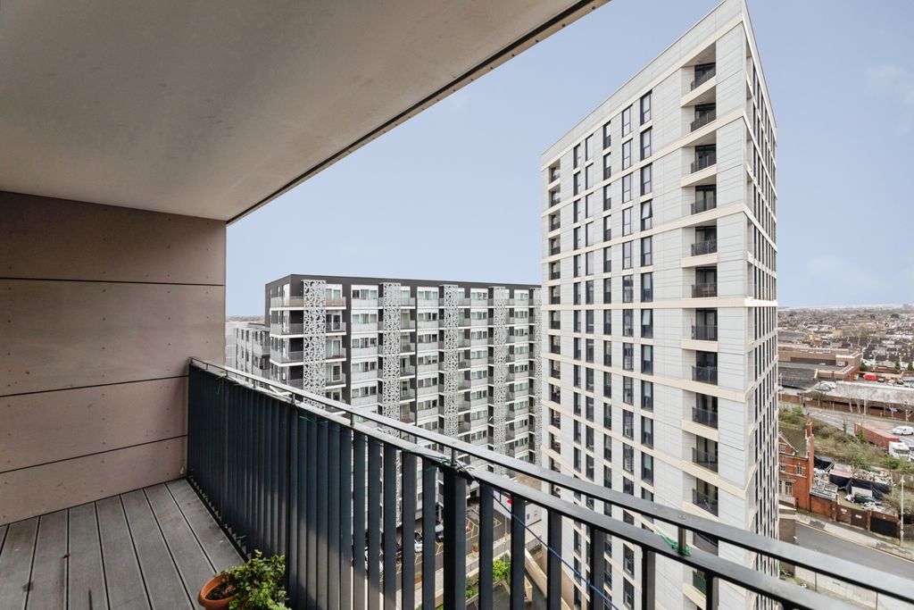 Property photo 2 of 15 Pbox-Img.Jpg