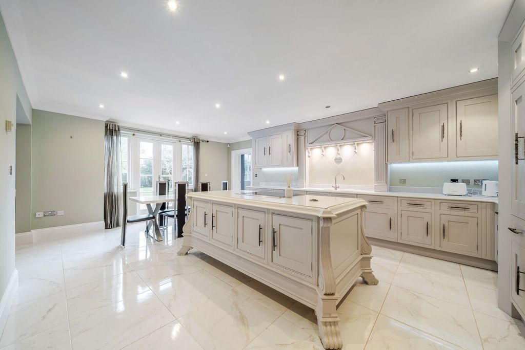 Property photo 2 of 22 1449567-14-69E636...