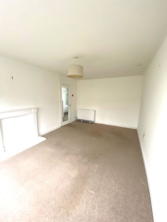 Property photo 2 of 12 Lounge