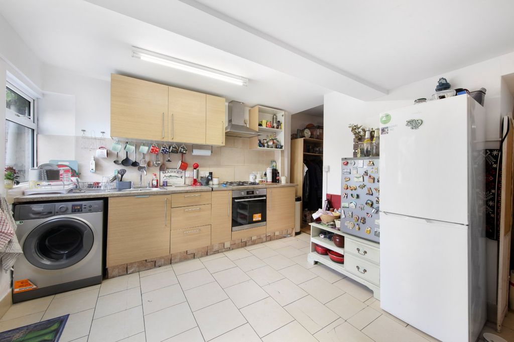 Property photo 3 of 16 Picture No. 10