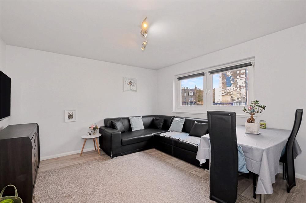Property photo 1 of 12 Lounge 1
