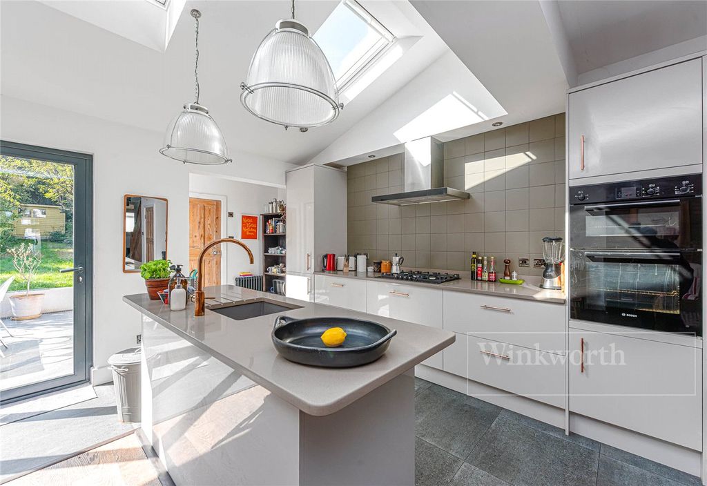 Property photo 3 of 12 Picture No. 28