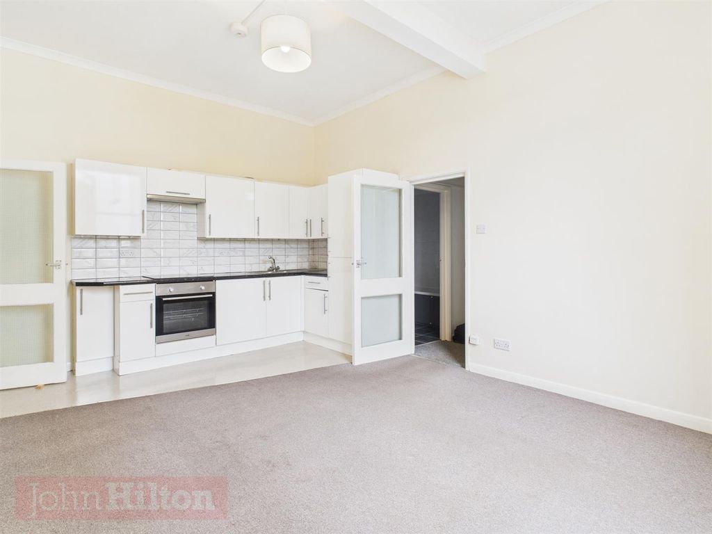 Property photo 3 of 9 Cam02534G0-Pr0606-Still005.Jpg