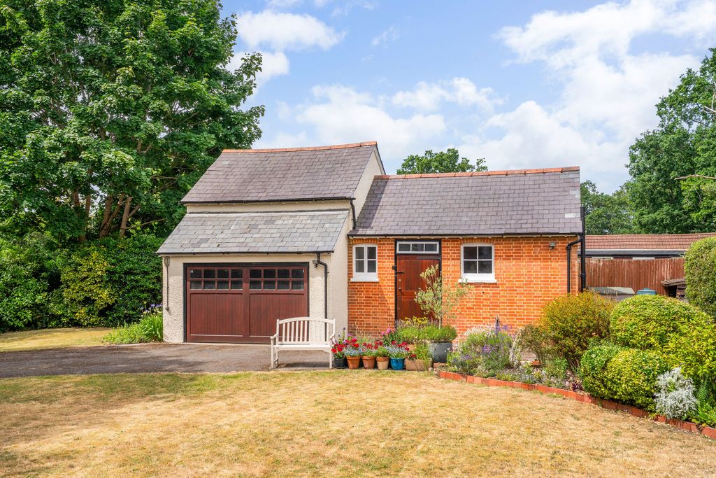 Additional image 25 of 6 bed detached house for saleChurch Avenue, Farnborough GU14