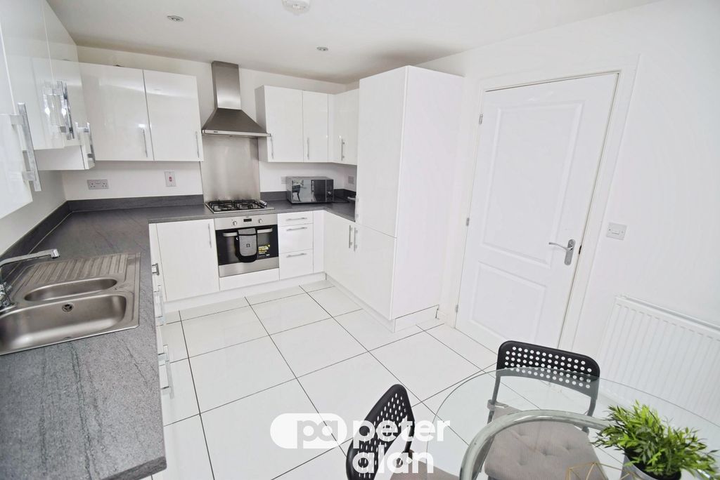 Property photo 2 of 16 Image