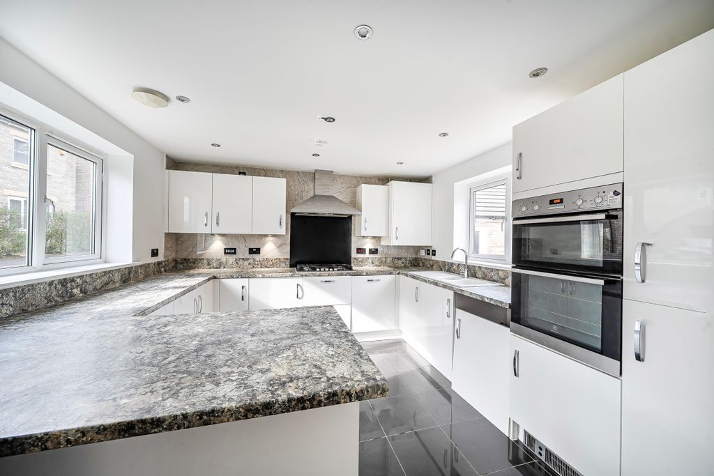 Property photo 3 of 20 14420221169Df72Aa14B3E