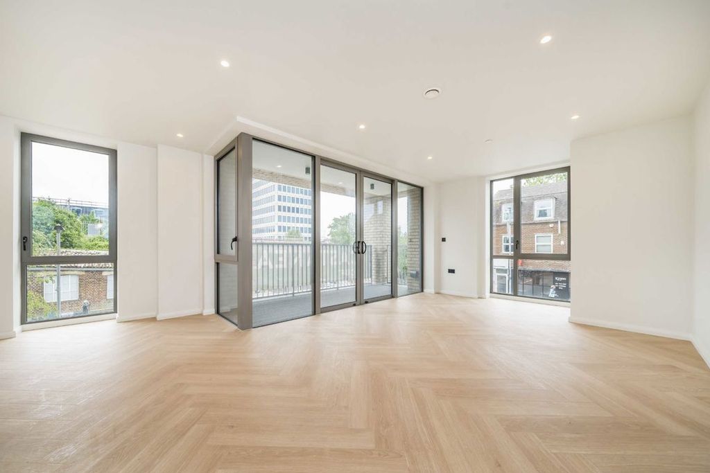 Property photo 1 of 5