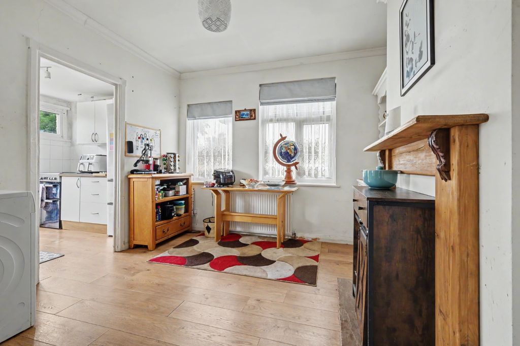 Property photo 3 of 10 5193165